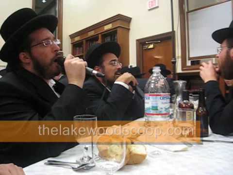 Asher Zelig Brodt & Choir At Pashckesz Rubin Sheva Brachos