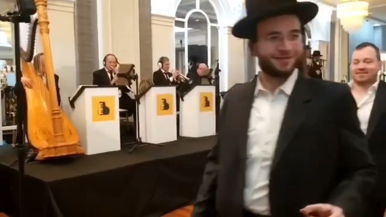 שילוב כזה נדיר לראות על בסיס יומיומי.. זאנוויל ויינברגר - הערשי ויינברגר - מקהלת מלכות ואברומי ברקו