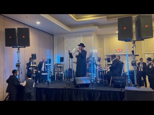 הזמר רפאל מאיר אלפרט עם התזמורת של Yanky zeins בשיר מרגש