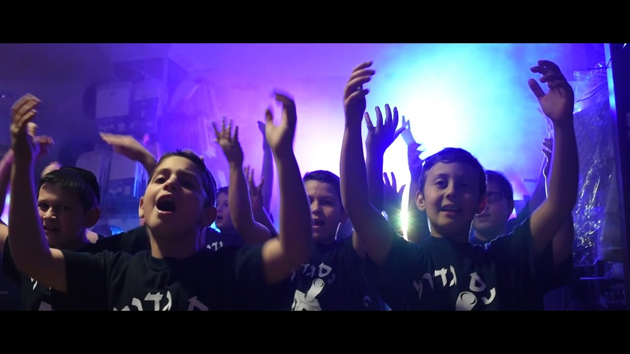 Hanukkah - New York Boys Choir - Nes Gadol