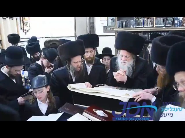 האדמו"ר ממודז'יץ בקריאת המגילה ליל פורים תשפ"ד