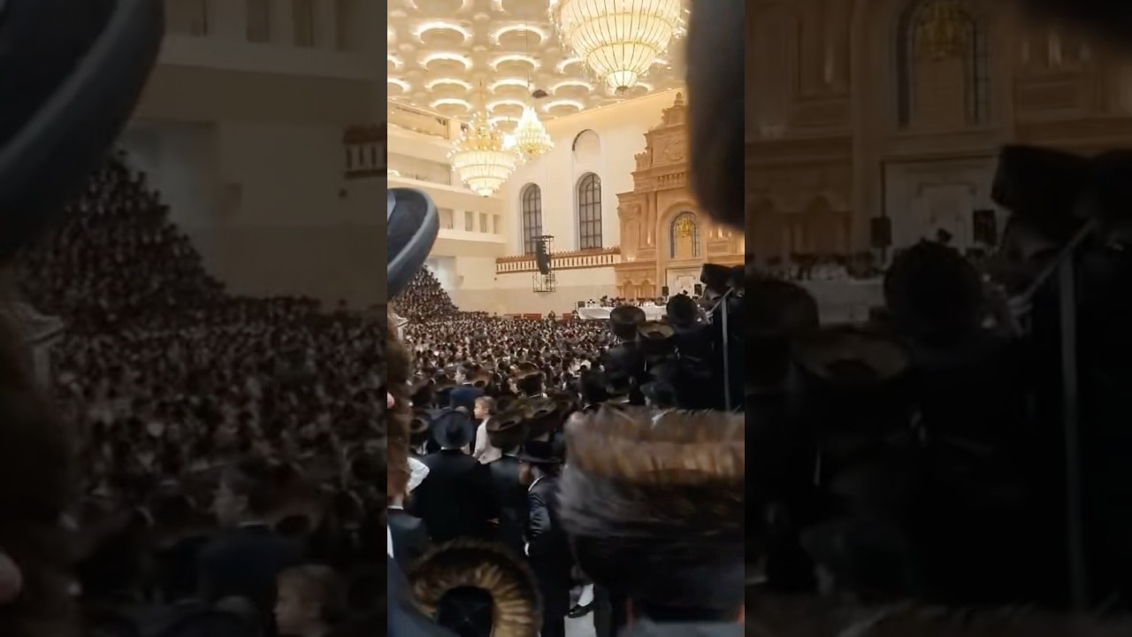 Second Hakafot With Viznitz Rebbe - Motzei Simchas Torah 2024