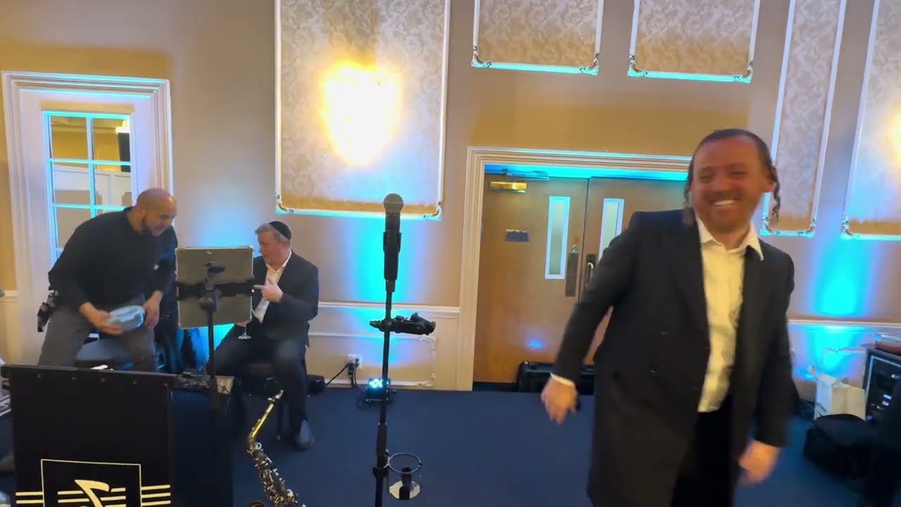 Wedding with Singer Sruly Green & Yossi Shtendig on the keys | Hit Second Dance