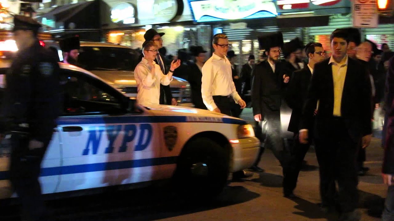 CWSP Shmira of Boro Park is Controlling the Traffic Lag bomer at 16x49 (2013)