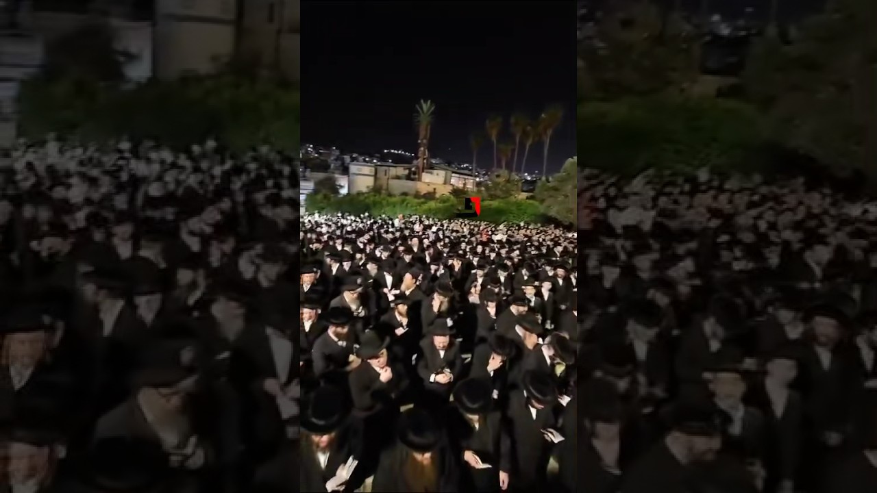 Karlin Stolin Rebbe Saying Selichot At The meoras hamachpela