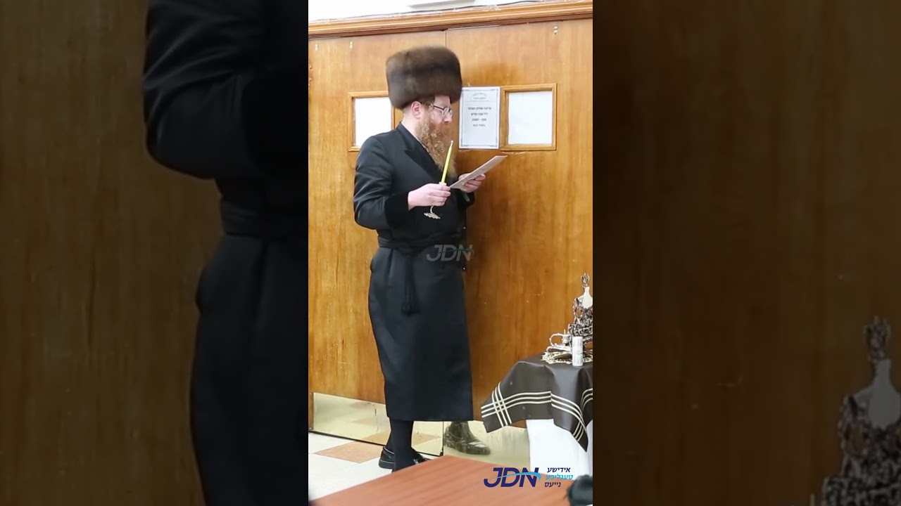 האדמו"ר מדזיקוב וויזניץ ביי הדלקת נרות חנוכה - ליל ב' חנוכה