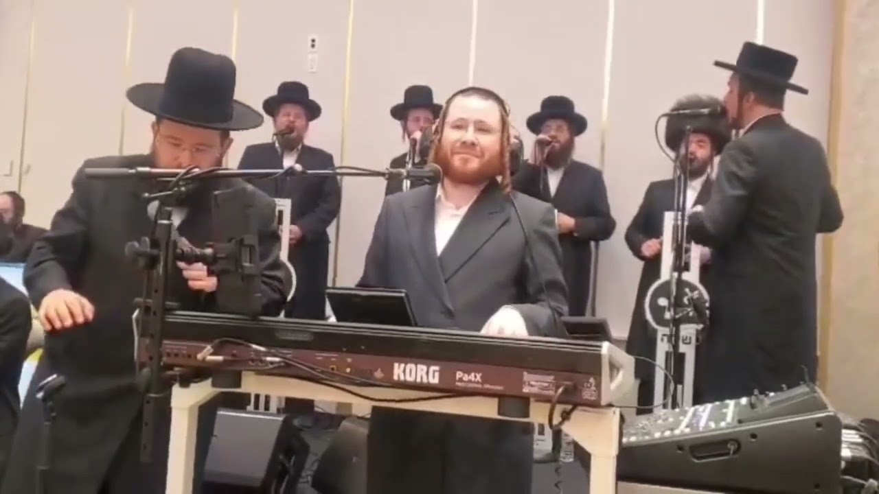 Avrumi Berko 🎹 Shea Berko 🎤 Shira Choir 🔥
