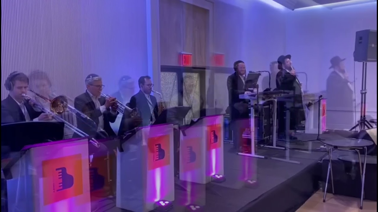 יששכר גוטמן עם התזמורת של אברומי ברקו