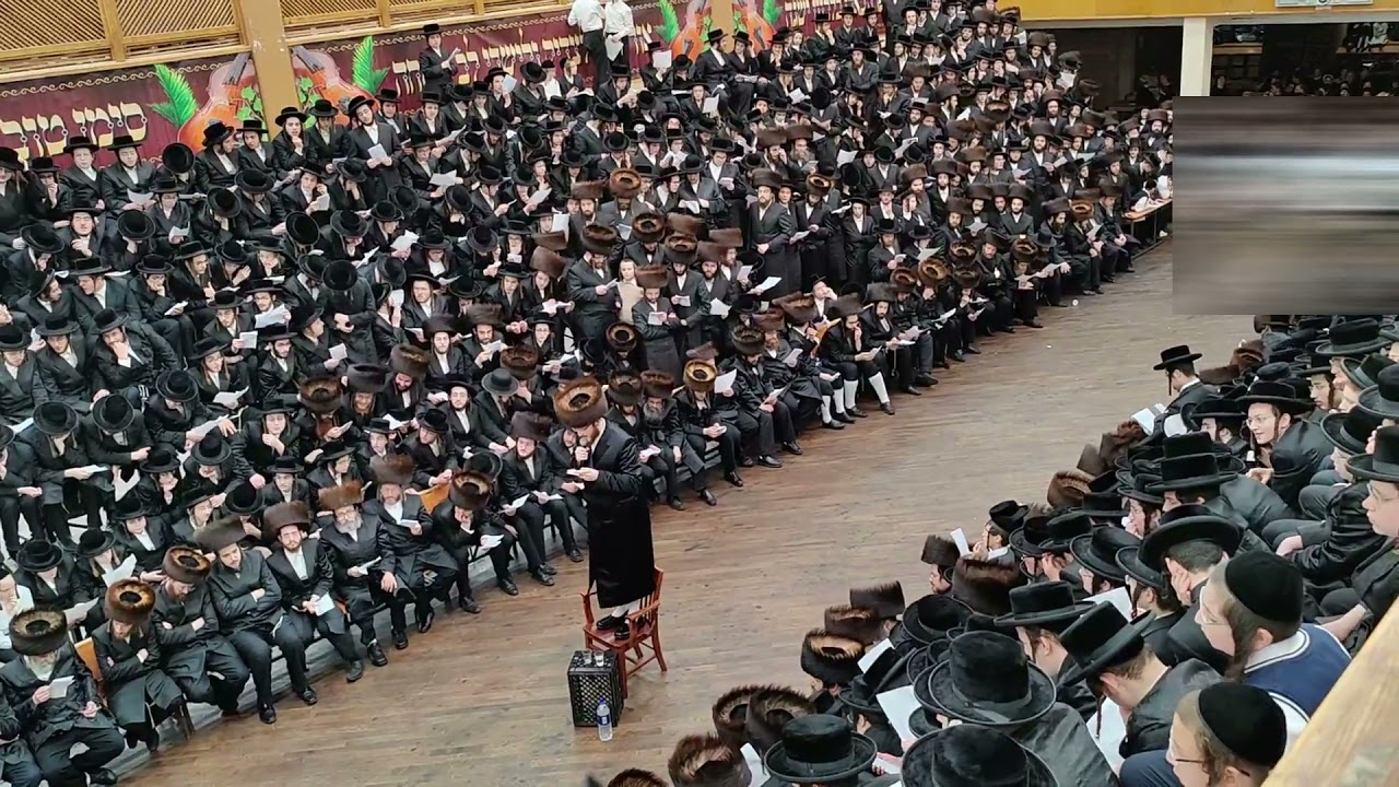ר' שמעי' קליין ביים אויסרופן כ"ק אדמו"ר מסאטמאר שליט''א צום מצוה טאנץ ביי די חתונה פון נכדו