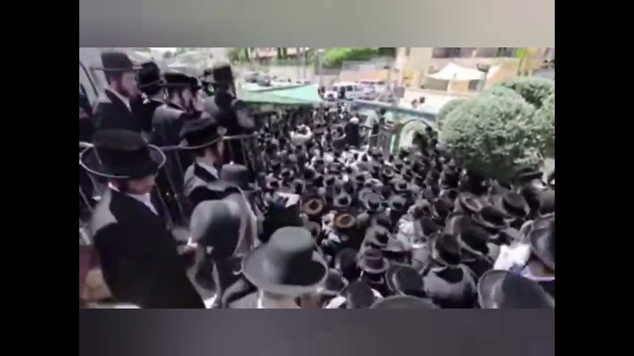 ההכנות לקראת מעמד ההדלקה בחצר הקודש זווהעיל