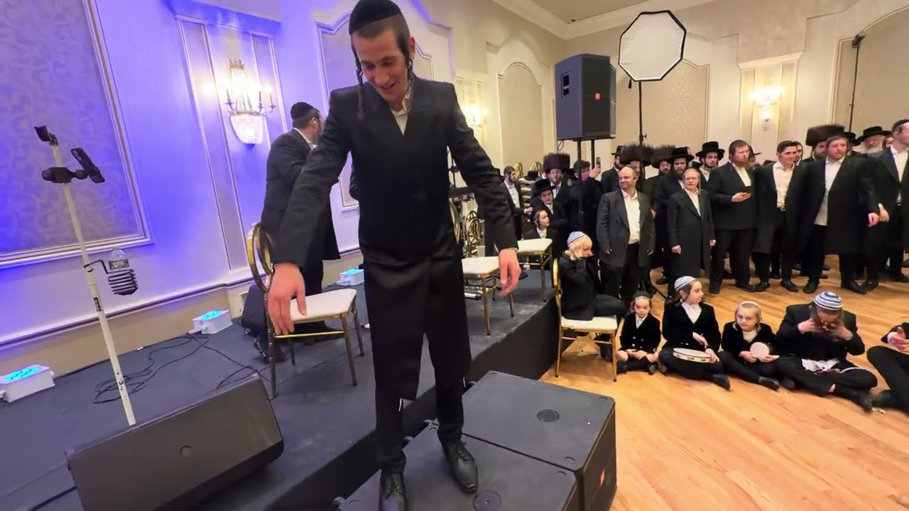 Avrumi Cohen on the keys & Kalmy Schwartz & Noach Morris & Fruchter