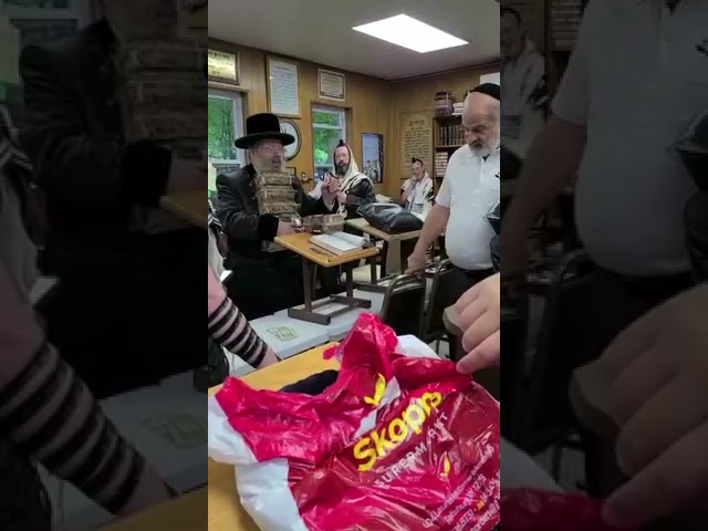 א בליק אין כלל ישראל׳ס שול אין וואדבערין חלק ה׳
