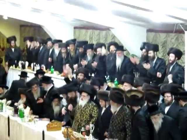 Viznitz Vien Bar Mitzvah, Admorim Grand Entrance