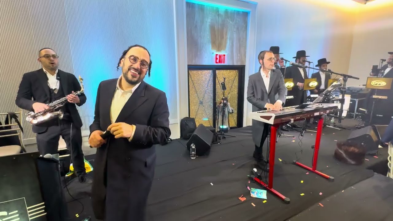Shea stern & winer wedding & Yossi shtendig on the keys lipa schmeltzer singer