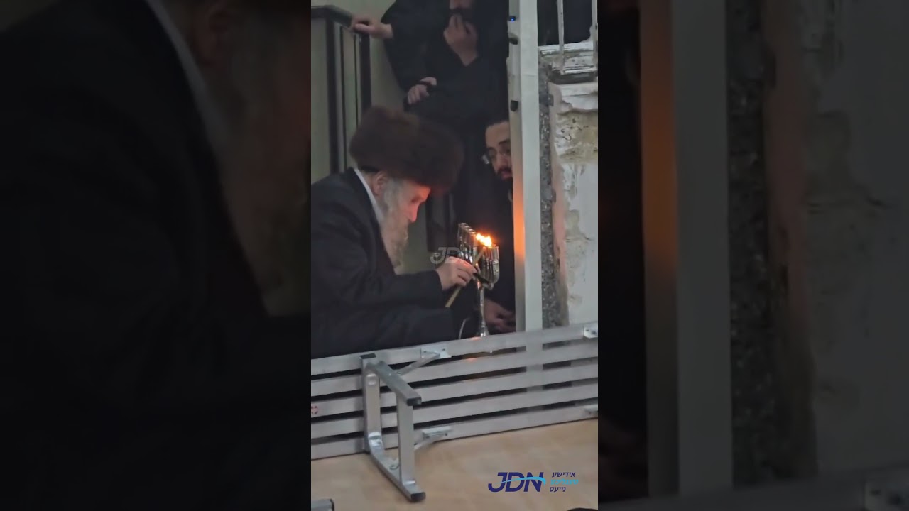 האדמו"ר מאמשינוב ביי הדלקת נרות חנוכה - ליל ד' חנוכה