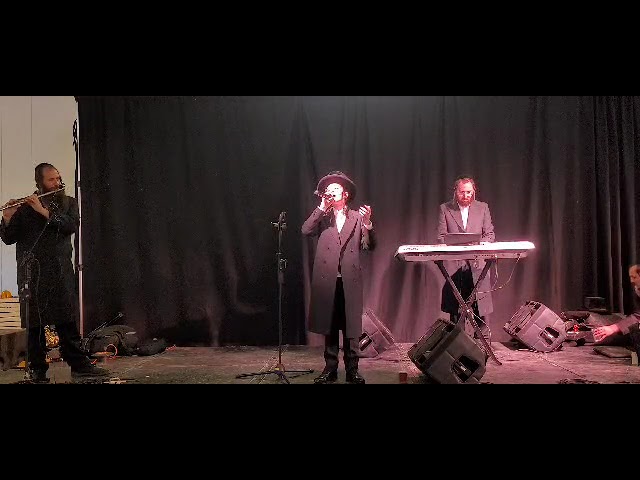 בחור הפלא בנציון קלצקין בחתונה