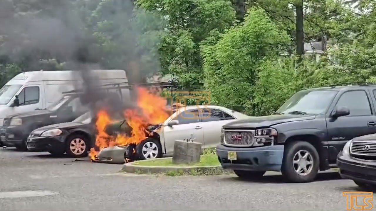 Car fire Lakewood