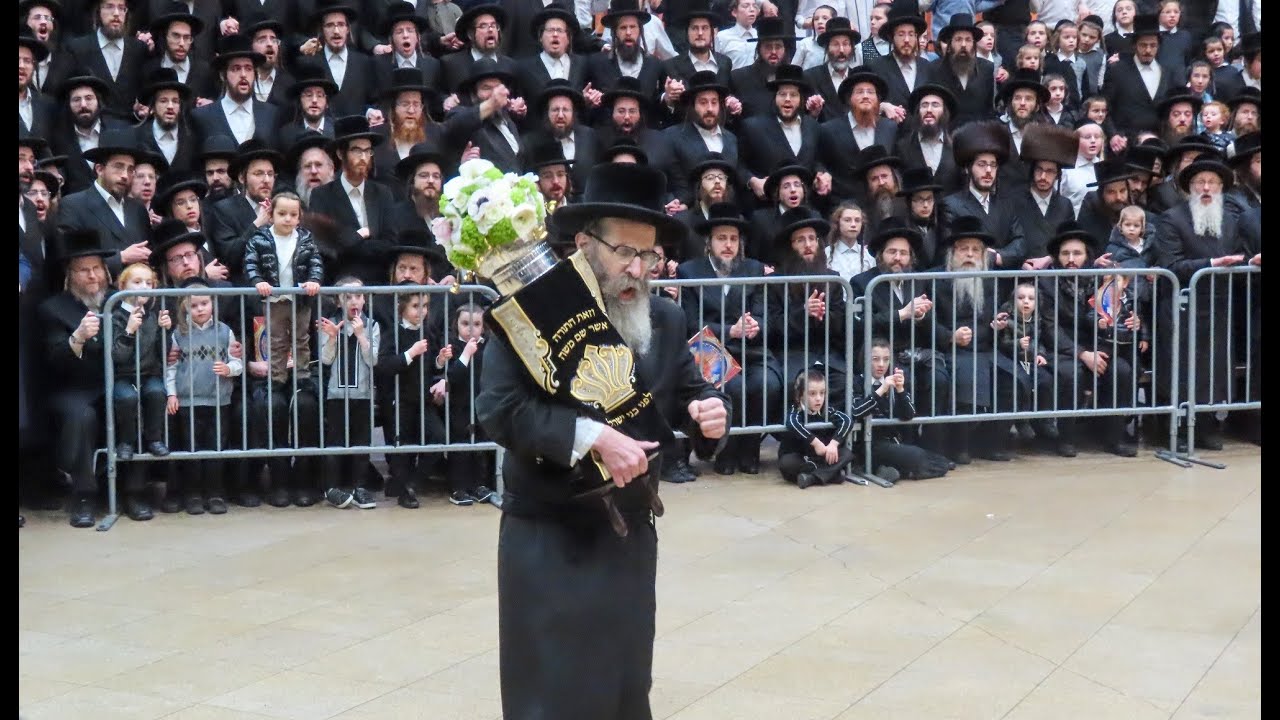 הכנסת ספר תורה צו ביהמ"ד ראחמיסטריווקא אין בארא פארק