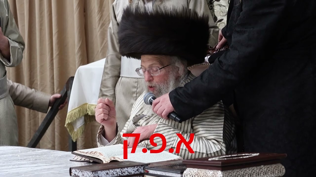 טיש מוצאי שמחת תורה בפינסק קרלין 2
