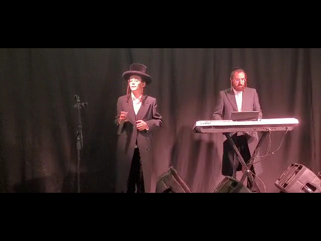 בחור הפלא בנציון קלצקין בחתונה