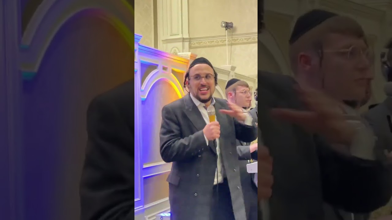 ליפא שמעלצער מרקיד באירוע מיוחד עם מקהלת שירה והקלידן חזקי שווארץ