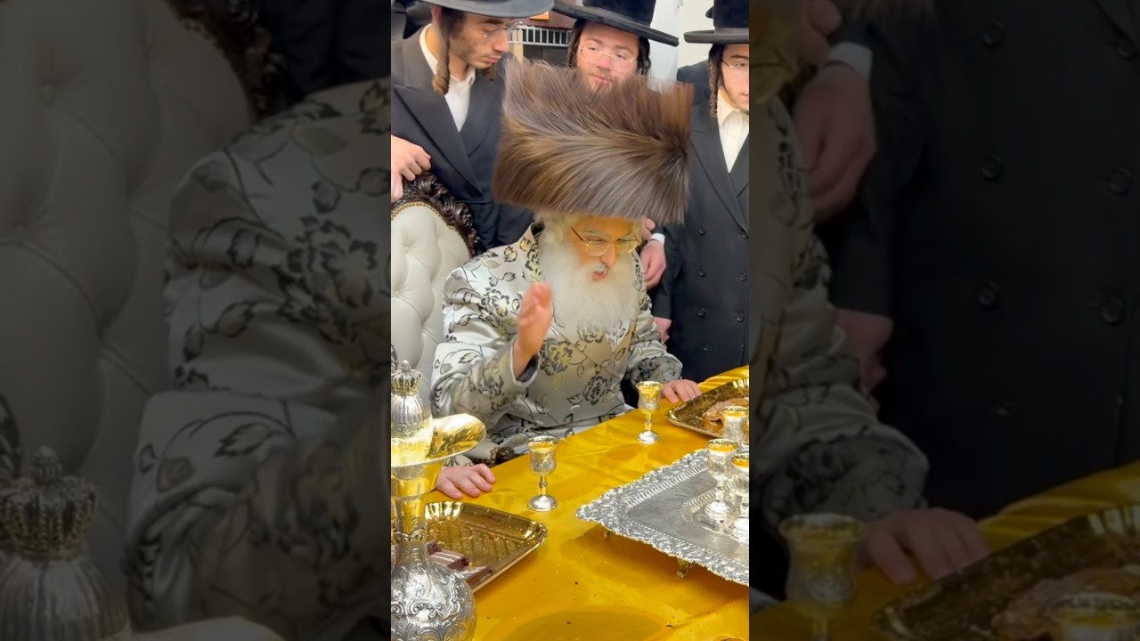 Purim Rav of Satmar Queens Yeshivah visits Kraus Shtreimlech
