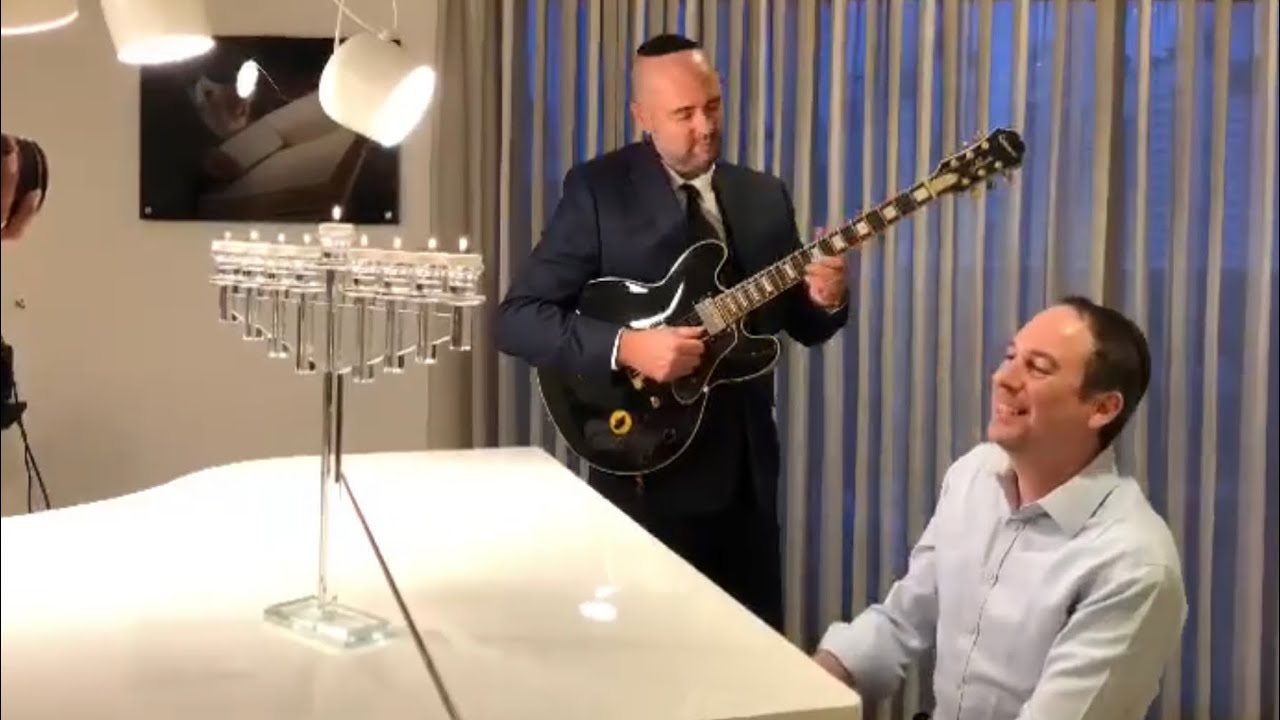 מחרוזת חנוכה תשפ״ג - עמירן דביר מארח את יושב ראש הכנסת אמיר אוחנה