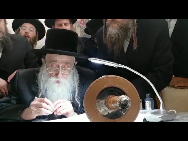 מעמד הכנסת ספר תורה אין לאנדאן בהשתתפות כ"ק אדמו"ר ממחנובקא שליט"א
