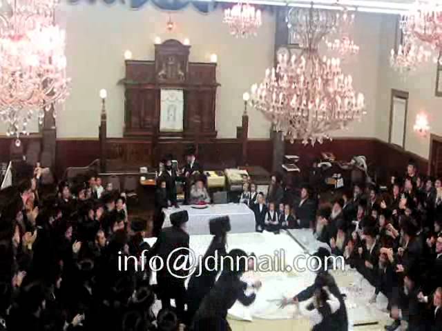 Sukkos/Hoshana Rabbah 5773 In Zvehill Incl Apple Throwing