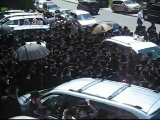 Funeral of Rabbi simon Weiss U"H Satmar & Sharmash Rabbi speakers