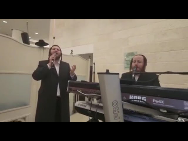שמוליק קליין עם הקלידן שייעה פרידמן