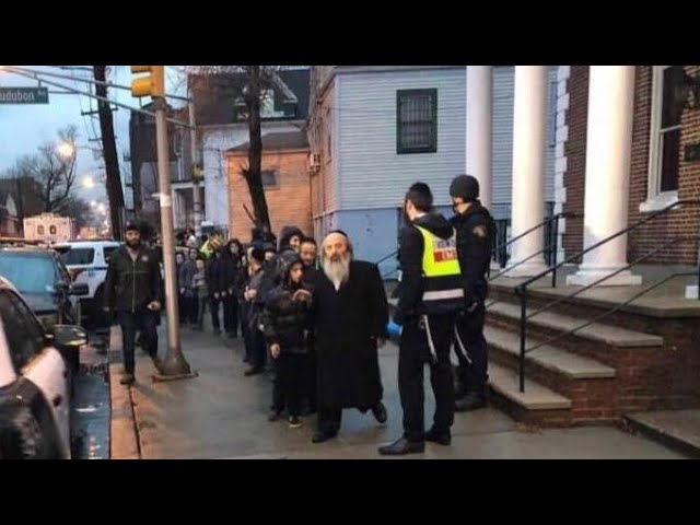 Jersey City Police Talk To Kids In Jersey City Cheider After Shooting