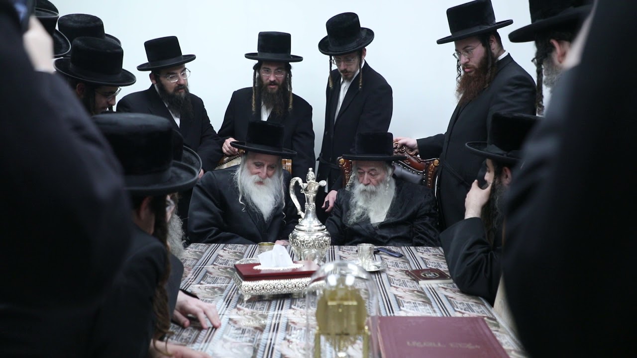 כ"ק אדמו"ר ממכנובקא שליט"א באזוכט ביי כ"ק אדמורים מטשערנאביל און קאליש שליט"א