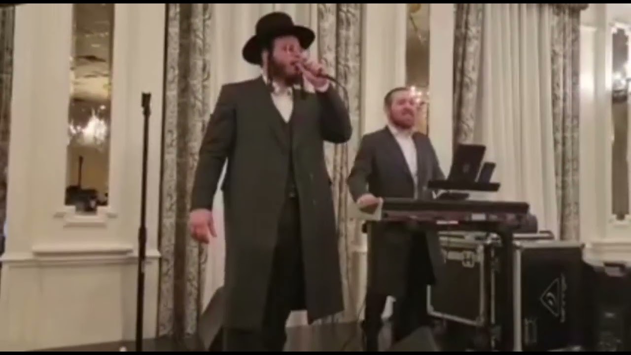 שרולי אלטמן עם הקלידן אברהם דוד לונגר