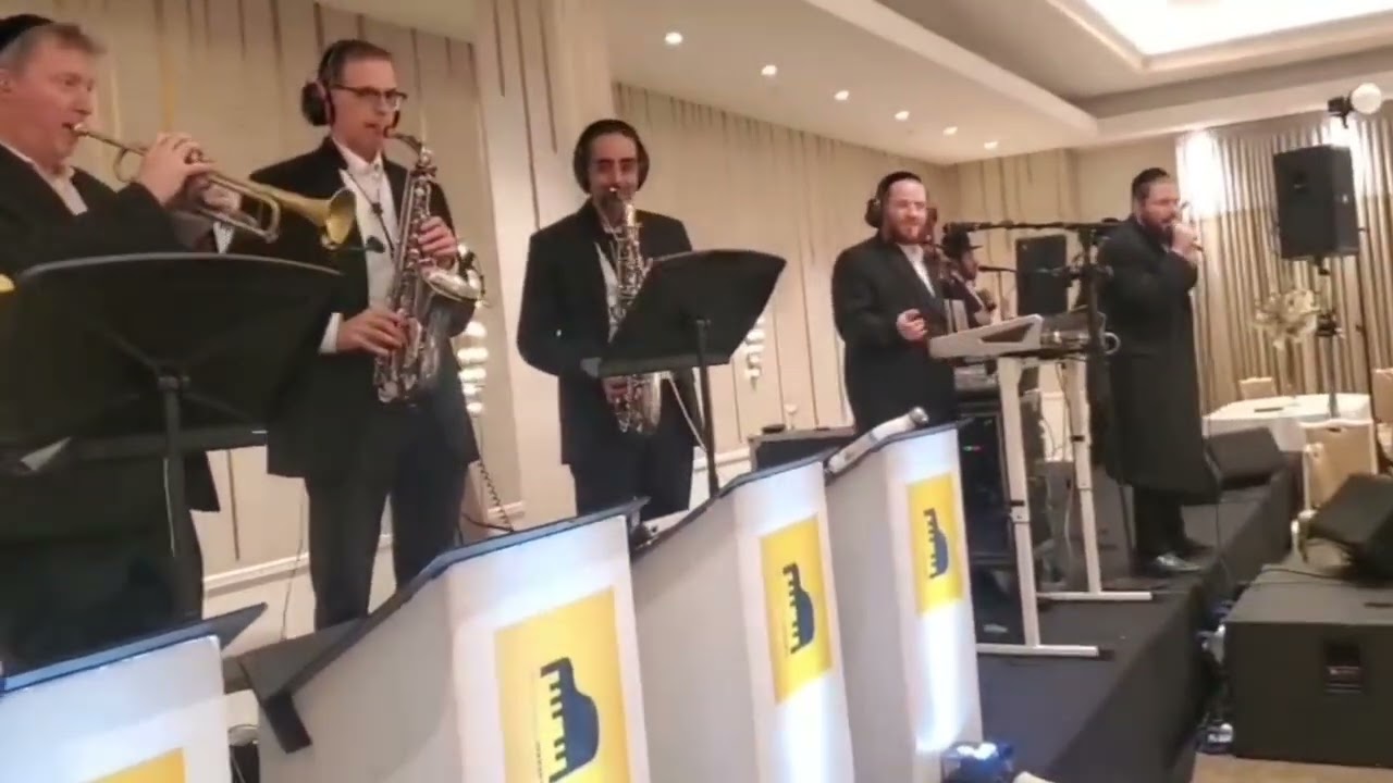 Avrumi Berko 🎹 Shea Berko 🎤 Shira Choir 🔥