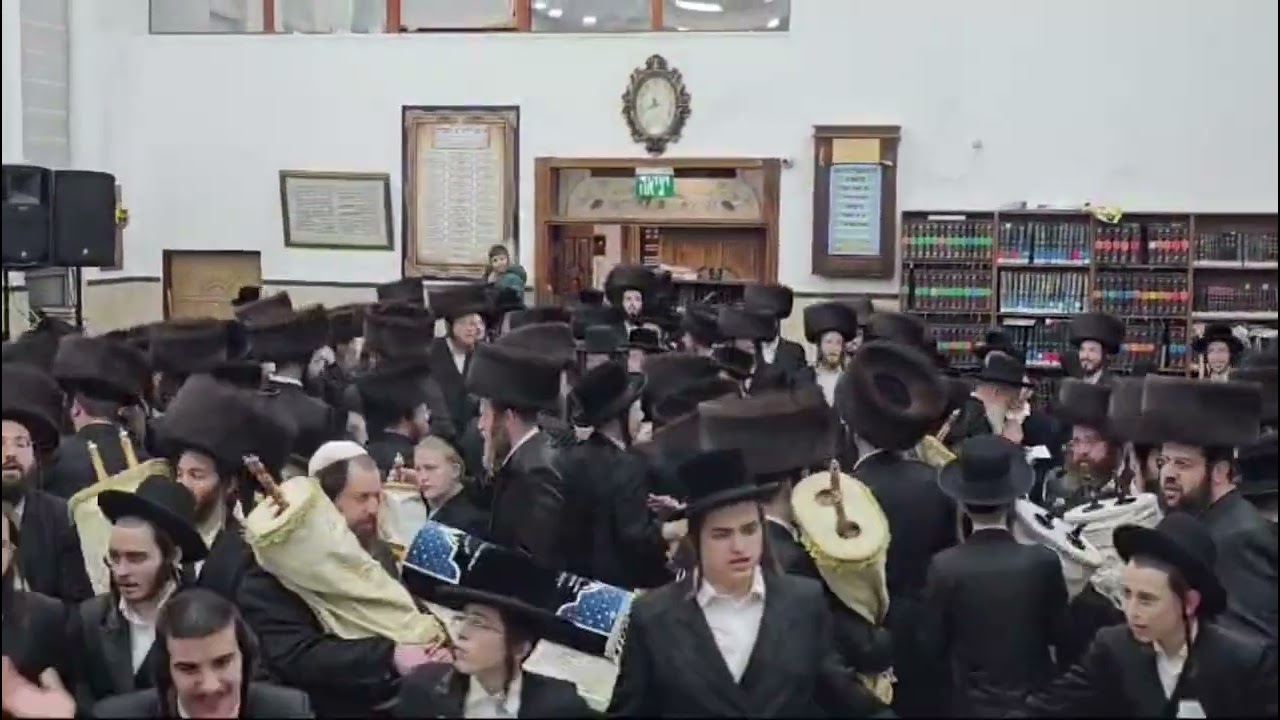 הקפות שניות בחצר הקודש