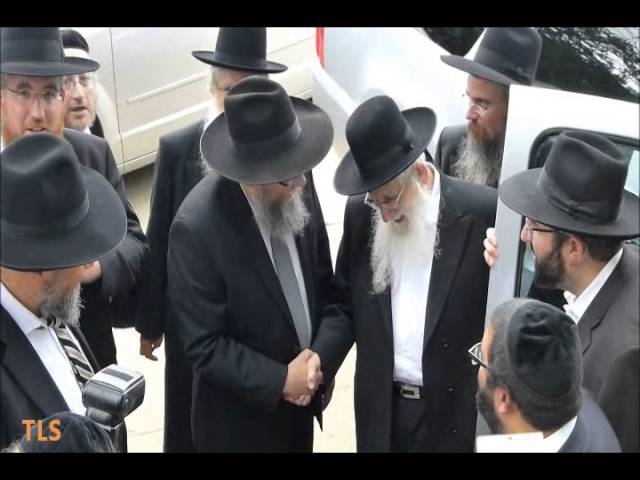 Harav Azriel Auerbach Visits Lakewood for first time
