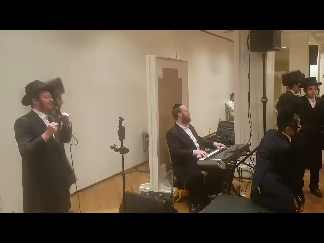 ״כי טוב ה׳ יואלי פרוינד עם הקלידן והמעבד יענקי בריסקמן