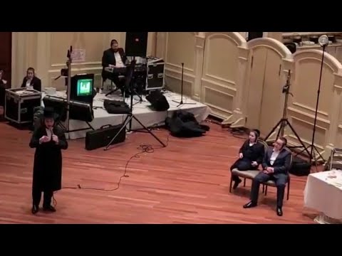 Yoely Brown & Yoel Hersh Fuchs - Hilarious Mitzvah Tantz Intro - יואלי ברוין במצוה טאנץ