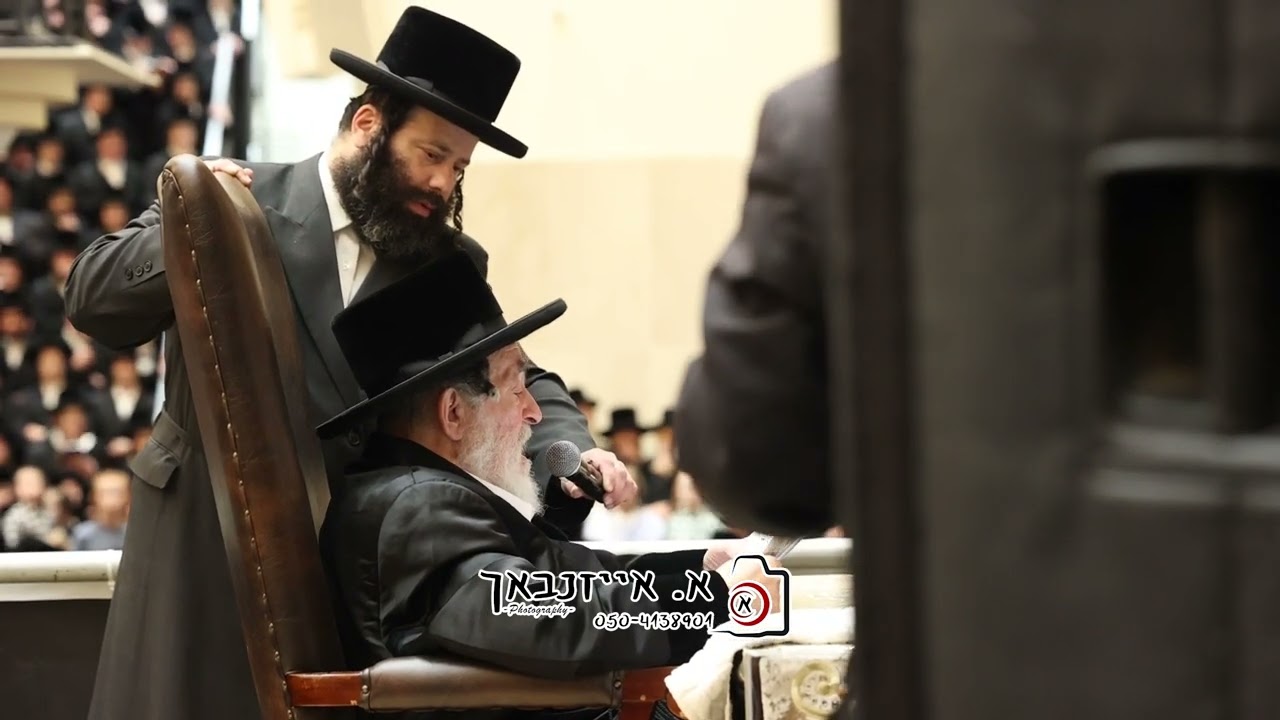 התרגשות עצומה בויז'ניץ: האדמו"ר הדליק את מדורת ל"ג בעומר בבית המדרש הגדול
