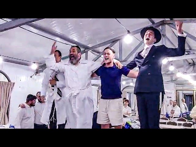 FISCHERS YESHIVA MOTZEI YOM KIPPUR | Singing | Dancing | Hashem