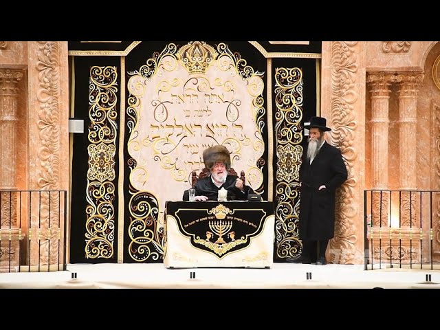 האדמו"ר מוויזניץ ביי הדלקת נרות חנוכה - ליל א' חנוכה