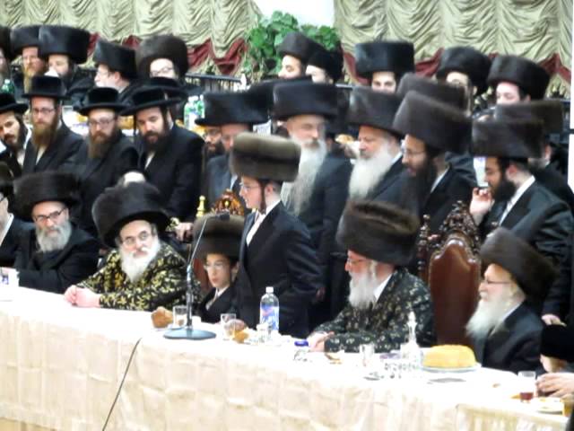 Viznitz Vien Bar Mitzva, Twin Boys saying the Pshetel