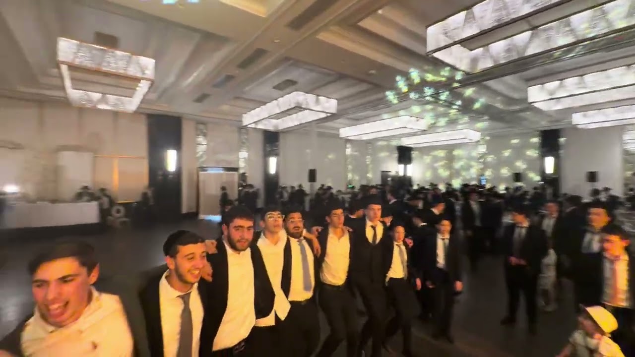 Yossi Shtendig on the keys & Sruly Green @ Noach Perman