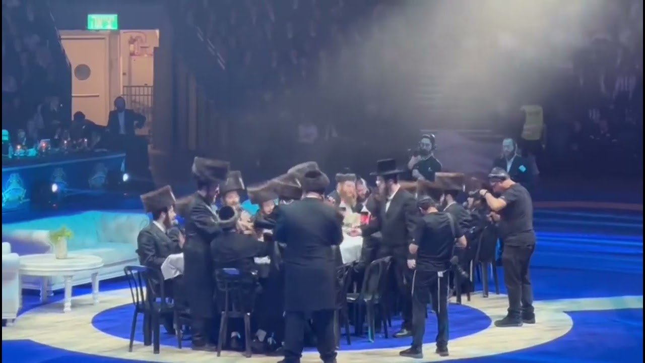 פרחי הדגל מקהלת מלכות המורחבת עם זאנוויל ויינברגר בנצי קלצקין מקהלת הילדים חסידימלעך עם מאיר אדלר