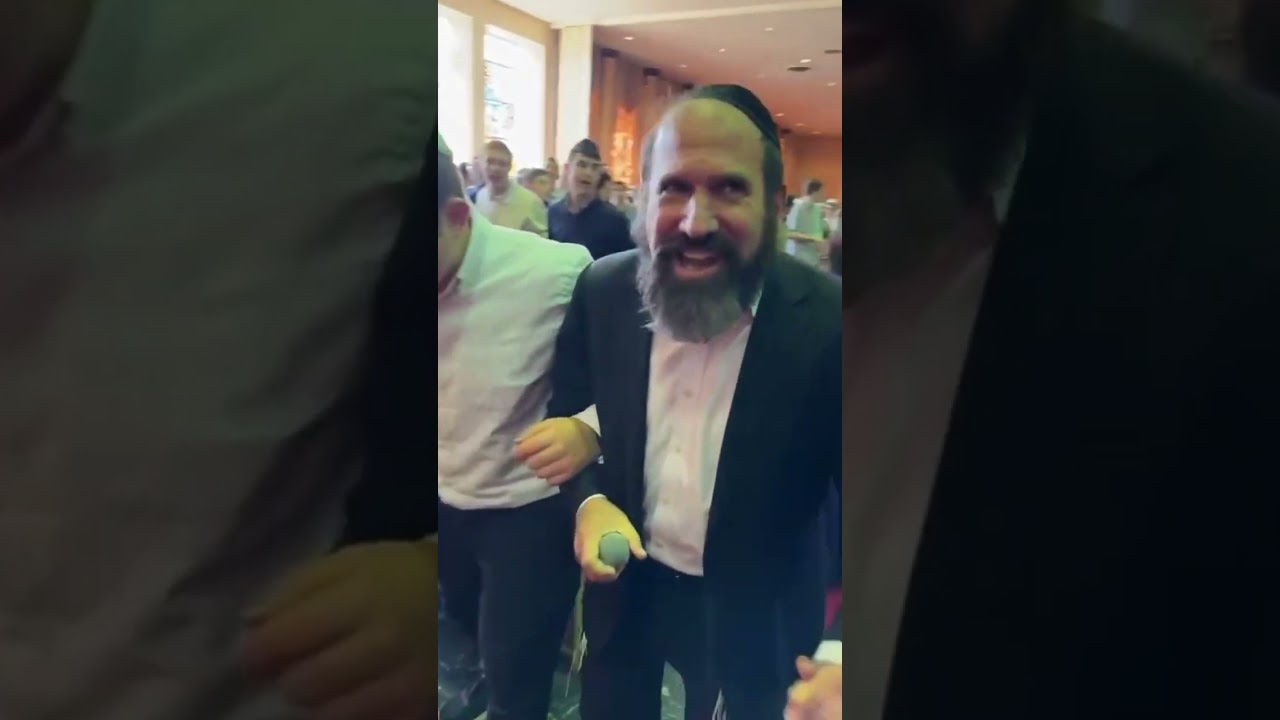 Rabbi Daniel Kalish singing with students from Heichal, TABC, & MTA!