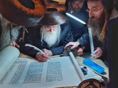 הכנסת ספר תורה צו בית המדרש מחנובקא אין בארא פארק בהשתתפות כ״ק אדמו״ר ממחנובקא שליט״א