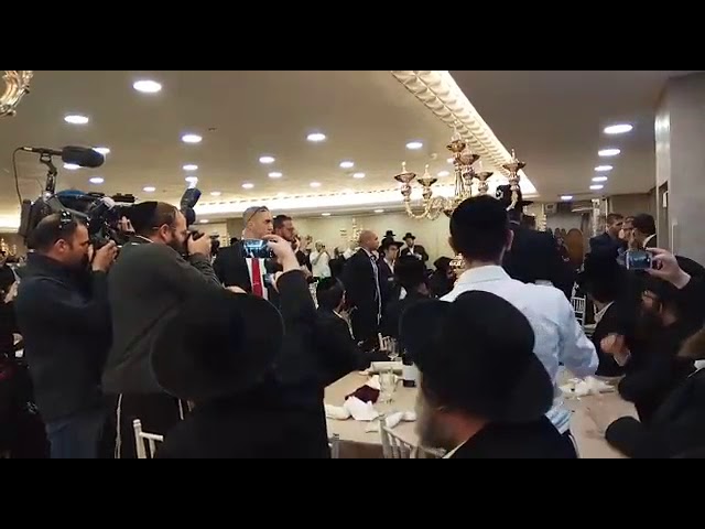 הרשי אייזנבך מקבל את פני ראש הממשלה ביבי נתניהו Hershey Eyznbach greets Benjamin Netanyahu