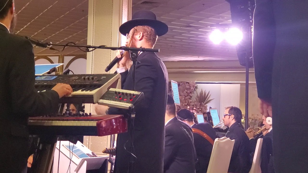 LIVE! Yiddishe Mameh (Mama) - Avrum Mordche Schwartz live at a wedding