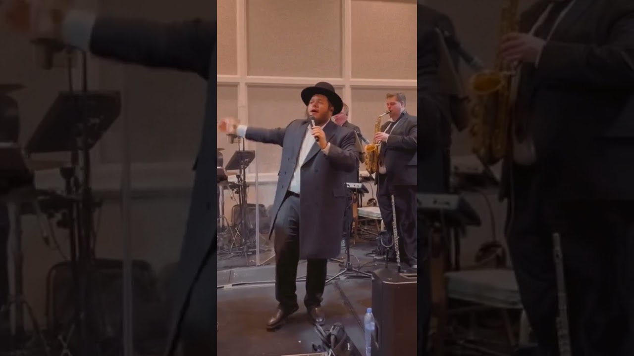 לוי פאלקוביץ׳ מתכונן לחנוכה - ביצוע של ״ועל הניסים״ עם התזמורת של אהרן טייטלבוים
